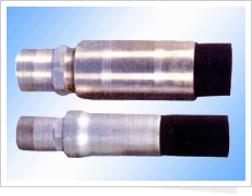 两根带有不锈钢接头的高压石油钻探胶管