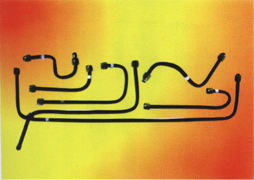 红黄相间的台布上放着的纤维增强尼龙弹性体树脂软管