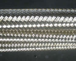 两根钢丝编织胶管