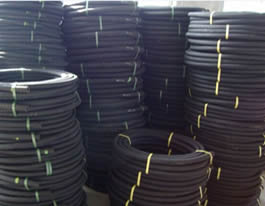 排放整齐的输水管